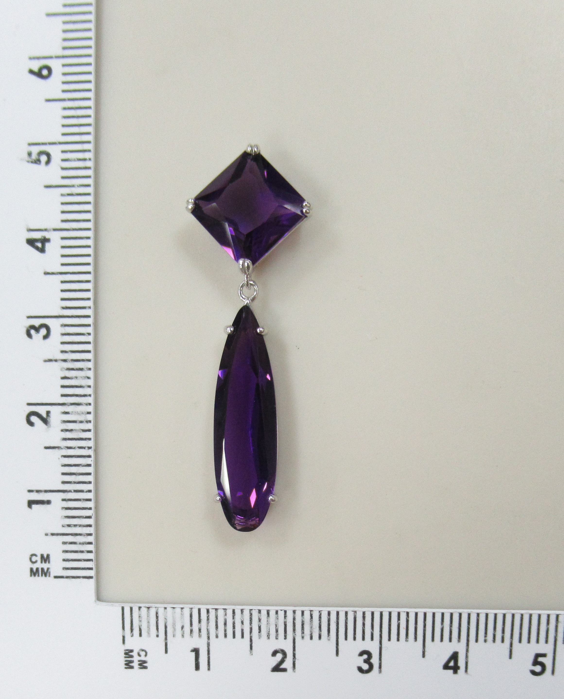 Серебряная подвеска с аметистами